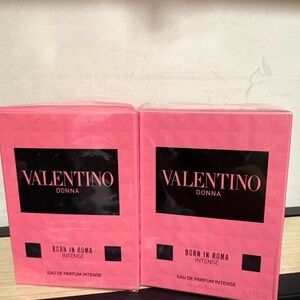 Valentino Donna Born in Roma Intense Pink Packaging